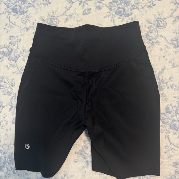Lululemon in the movement train shorts - Picture 3 of 3